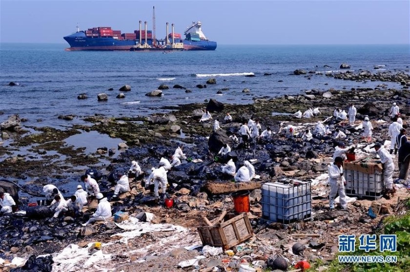 Taiwan container ship beached oil spill